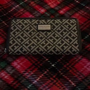 Tommy Hilfiger wallet